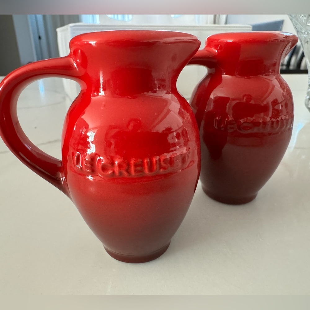 le creuset salt pepper shakers - red